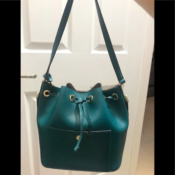 Michael Kors M SAFFIANO LEATHER BUCKET BAG - Picture 4 of 8